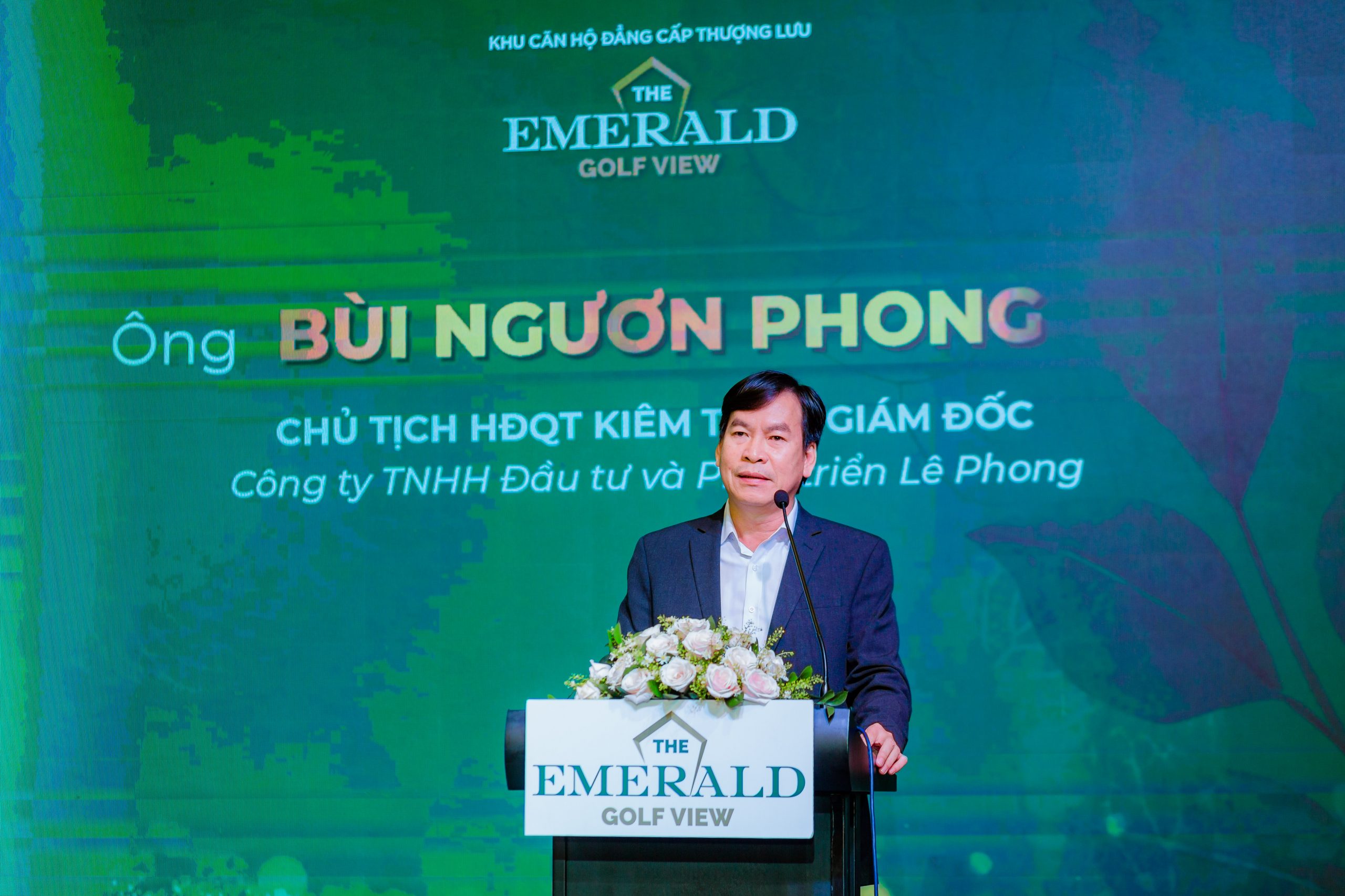 Ông Bùi Ngươn Phong phát biểu tại sự kiện The emerald golf view better and more